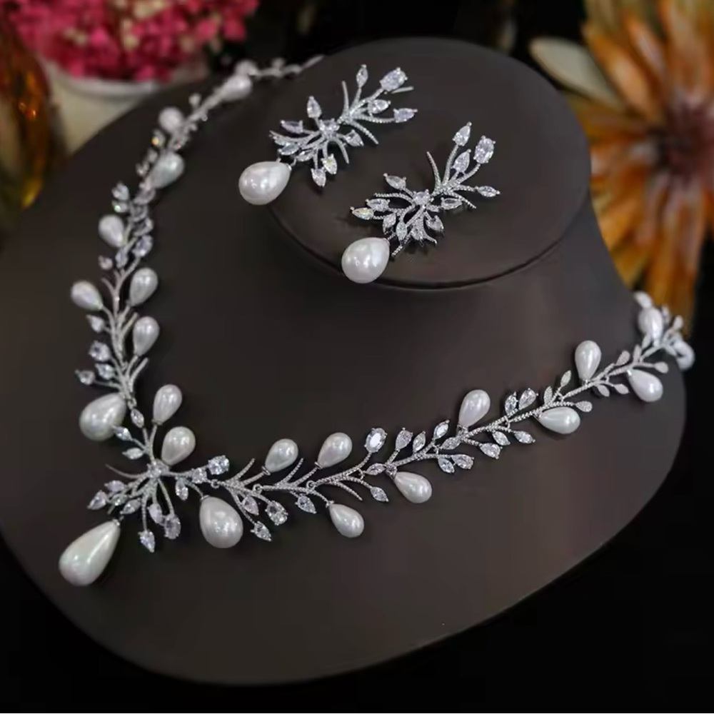 COPY - Wedding / formal / bridal Luxury Cubic Zirconia Big Pearl Necklace Earri… - Picture 2 of 4